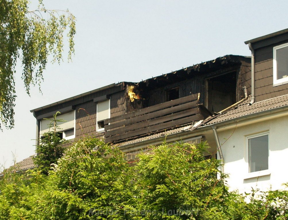Mark Medlock s Dachwohnung ausgebrannt Koeln Porz Wahn Rolandstr P13.JPG